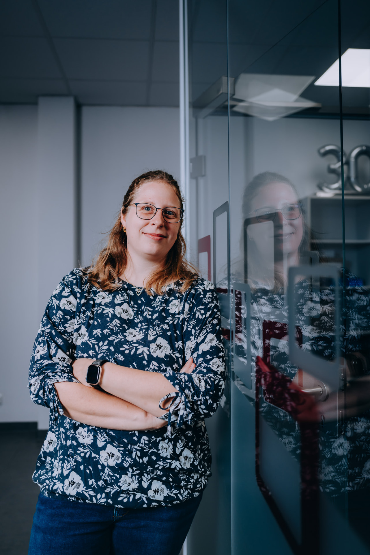Hochformat-Portrait einer Mitarbeiterin der Wurm GmbH