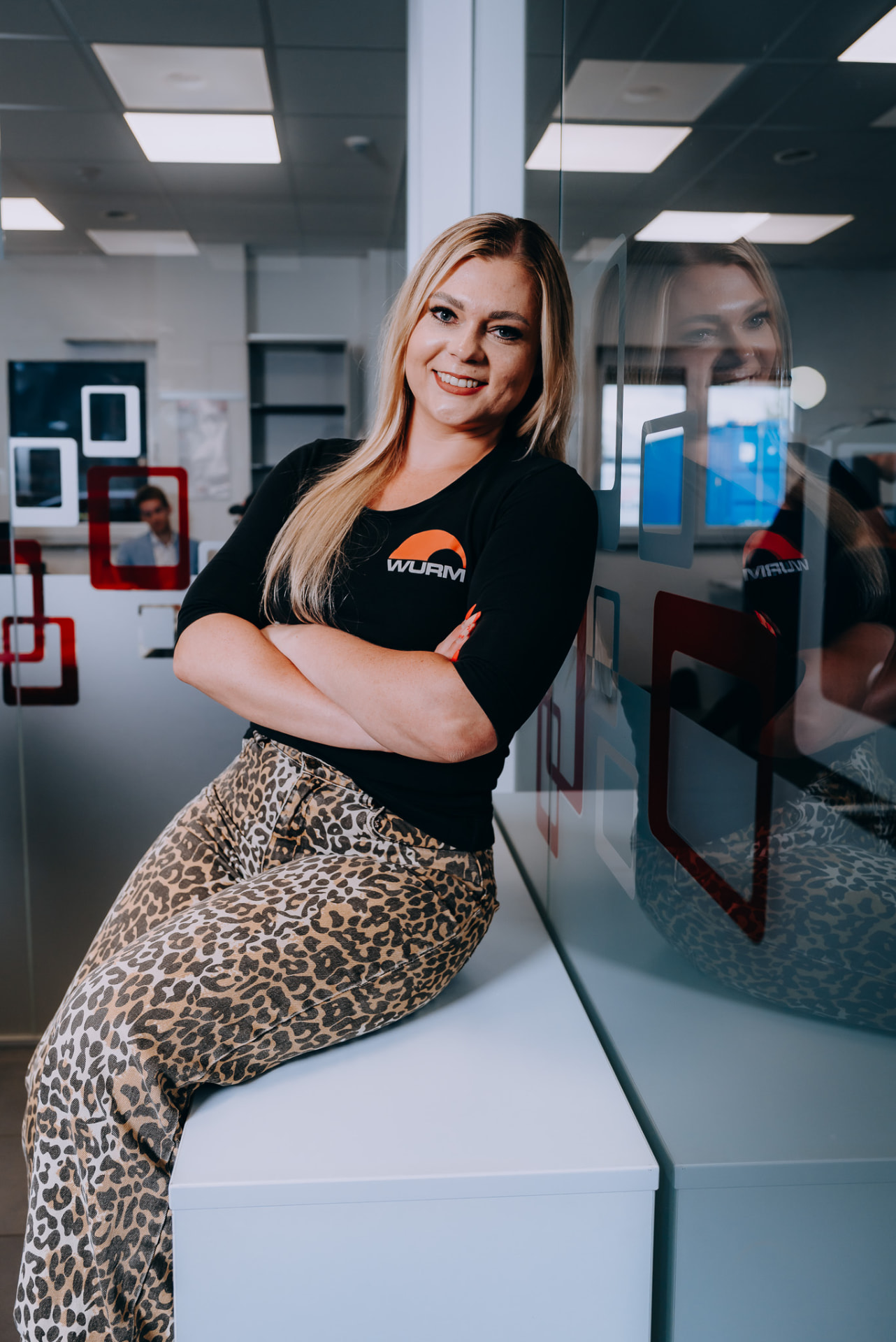 Lächelndes Portrait im Büro der Wurm GmbH