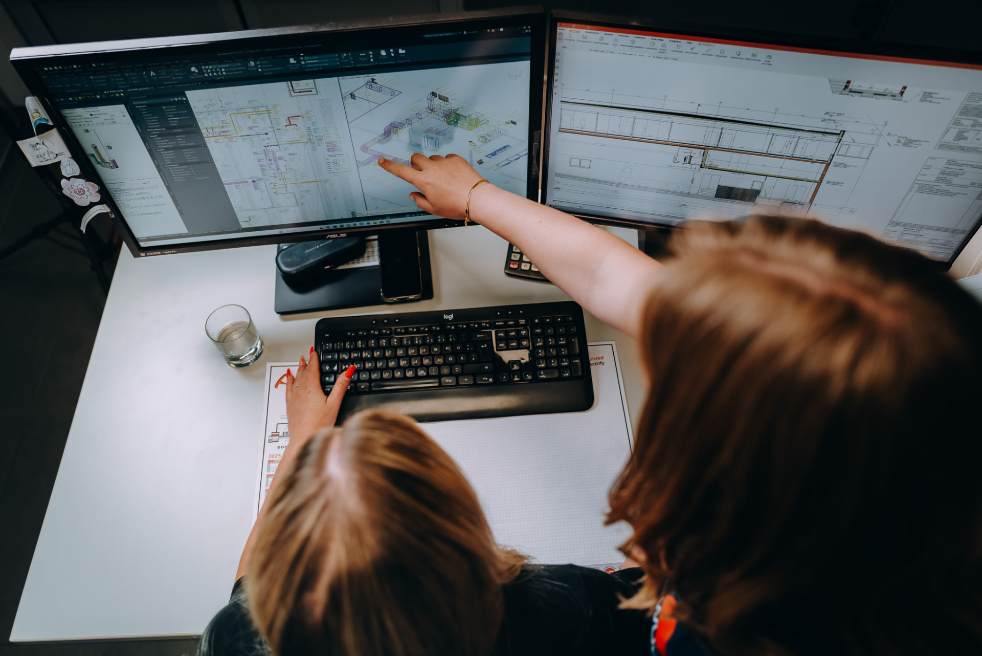 CAD-Planung an zwei Monitoren im Büro der Wurm GmbH